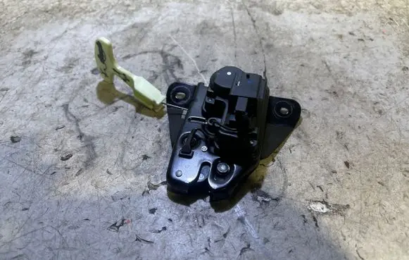 Loading door lock