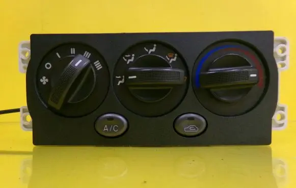 KIA Carens I Climate control unit