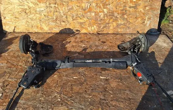 Peugeot 208 II Rear axle beam 