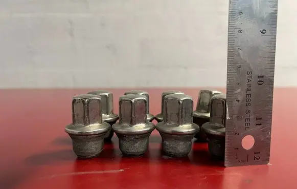 Chrysler Pacifica Nuts/bolts 40mm
