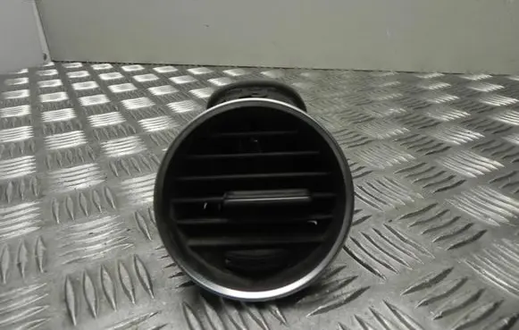 Rear air vent grill