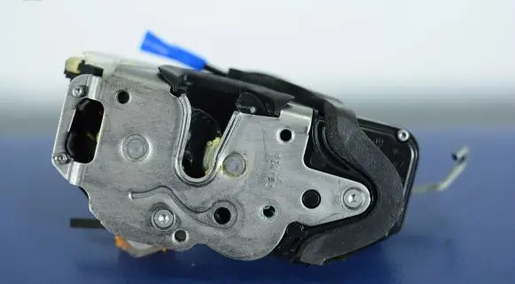 Chevrolet Cruze Front door lock 13579523GP