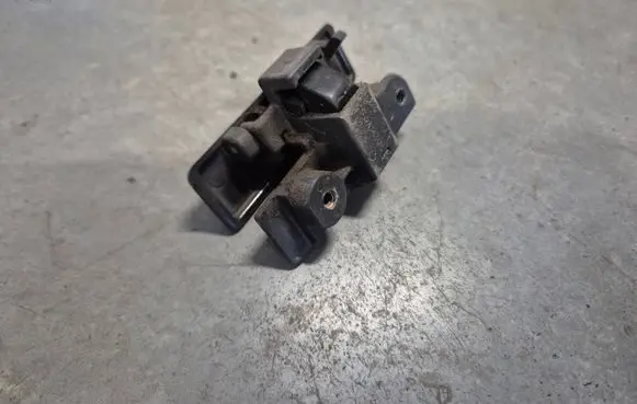 Mitsubishi L200 Glove box handle 