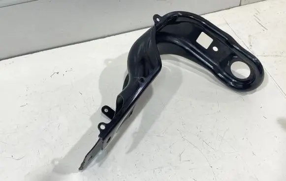 Mercedes-Benz SLK R172 Radiator mount bracket A1726260431 05371502
