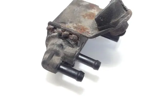 Mazda 323 Vacuum valve 