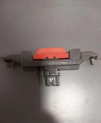 Nissan X-Trail T30 Hazard light switch 06016