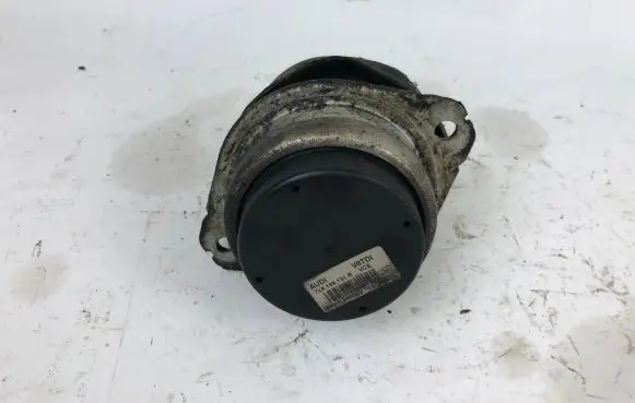 Audi Q7 4L Engine mount bracket 7L8199131B
