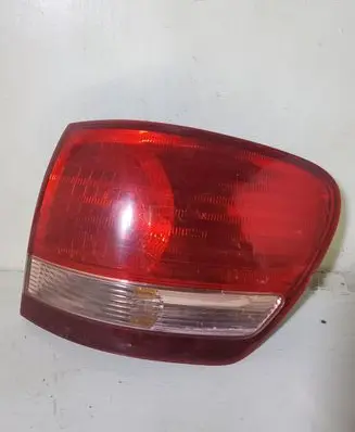 Toyota Avensis Verso Rear/tail lights 7652