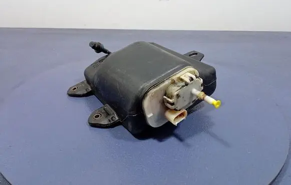 Volvo V50 AdBlue liquid reservoir 3M519C103AX