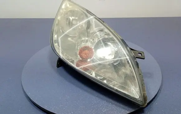 Mitsubishi Colt Headlight/headlamp MR957354