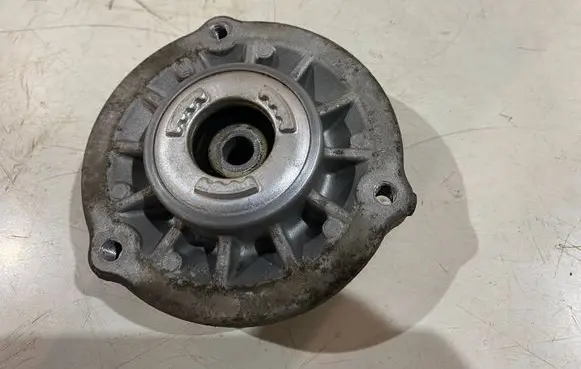 BMW 5 G30 G31 G38 Front upper strut mount 6866257