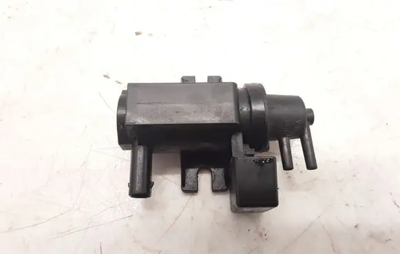 BMW 1 E81 E87 Turbo solenoid valve 7805391 70206301 11747805391