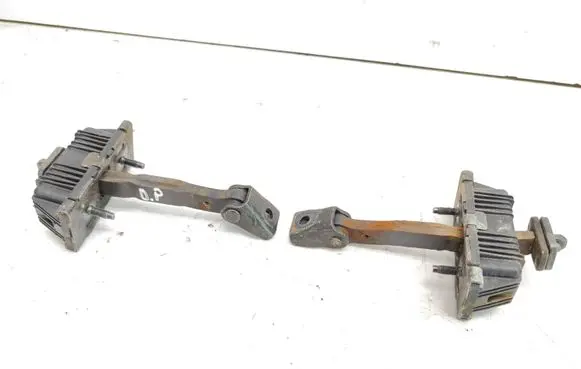 Toyota Avensis T250 Front door check strap stopper