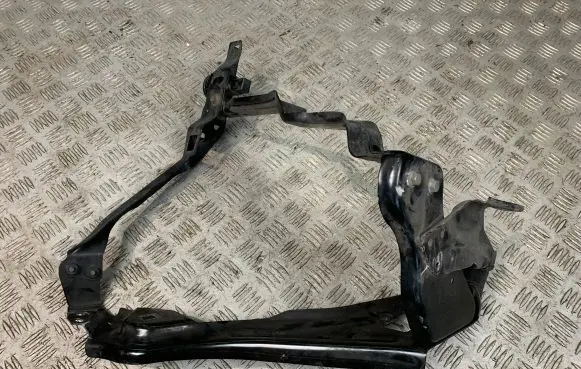 Mercedes-Benz C W204 Headlight/headlamp mounting bracket