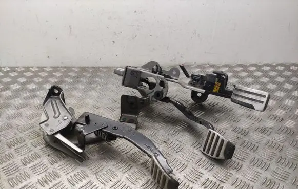 Nissan Qashqai+2 Pedal assembly 