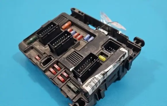 Citroen Berlingo Central body control module 9643498980 IMPRK1529194