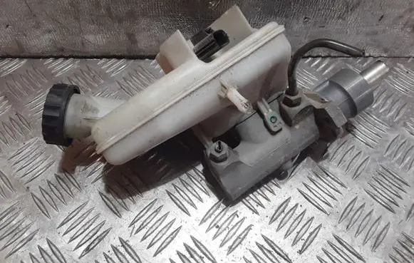 Master brake cylinder