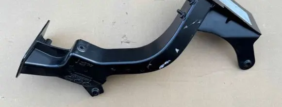 Mercedes-Benz SL R231 Fender mounting bracket A2316200328