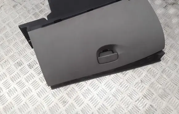 Renault Megane III Glove box 685000007R