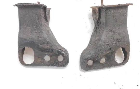 Nissan Pathfinder R50 Sway bar bush bracket, front 