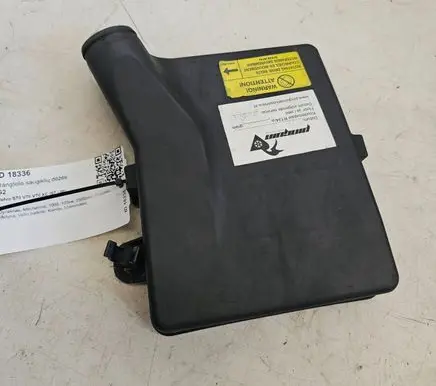 Volvo S70 V70 V70 XC Fuse box cover 1928403573