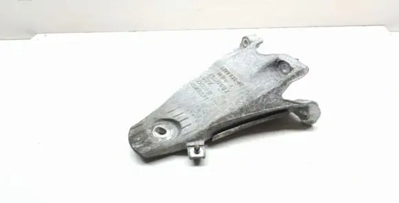 BMW 5 E60 E61 Engine mounting bracket 6770634