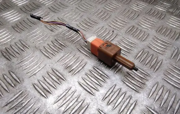 Nissan Qashqai+2 Brake pedal sensor switch