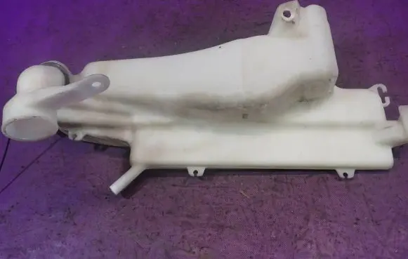 Honda HR-V Windshield washer fluid reservoir/tank