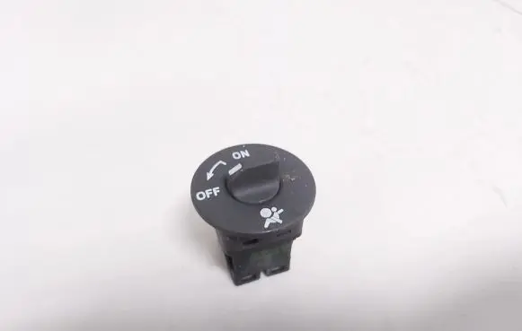 Passenger airbag on/off switch