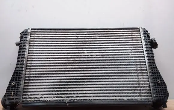 Volkswagen Jetta V Intercooler radiator