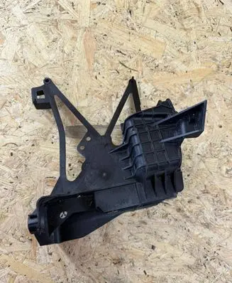 Mercedes-Benz E W213 Radiator support slam panel bracket A2136206500