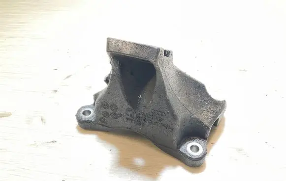 Engine mounting bracket