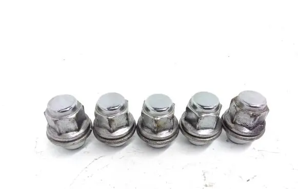 Lexus CT 200H Nuts/bolts 