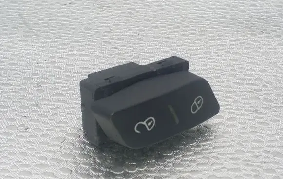 Volkswagen Tiguan Central locking switch button 1K0962125B