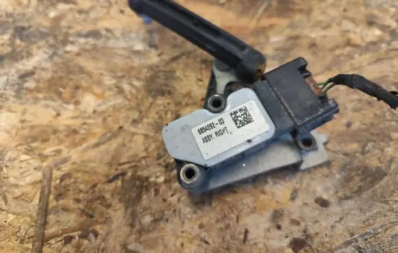 Headlight/headlamp level sensor