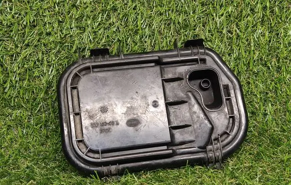 Audi A6 S6 C6 4F Headlight/headlamp dust cover 16016300L