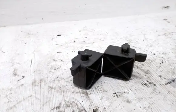 Volvo V60 Radiator mount bracket