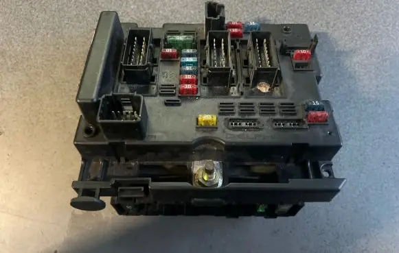 Peugeot 307 Fuse module 9646405380 BSMB4 23851046