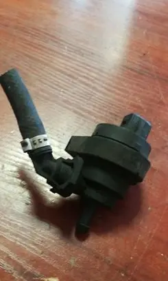 BMW 7 E38 Fuel tank valve 1748875