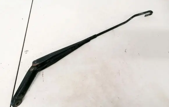 Ford Mondeo Mk III Front wiper blade arm 1s7117526ab