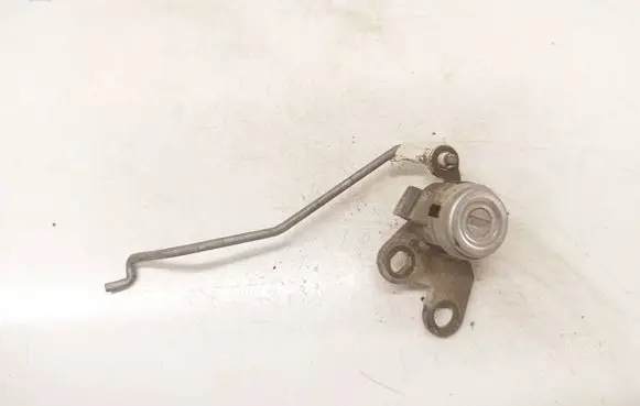 Toyota Yaris Front door lock (next to the handle) 501000