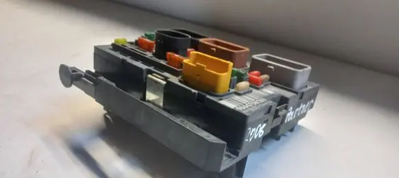 Peugeot Partner BSM Control unit 9664706280 11006679
