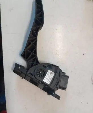 Volvo V60 Accelerator throttle pedal 31329060