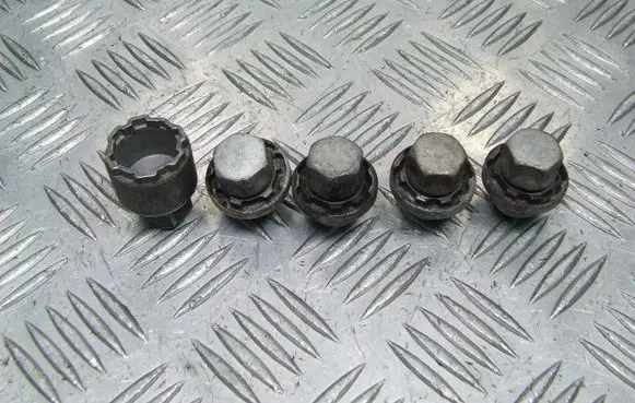 Volvo V40 Nuts/bolts 