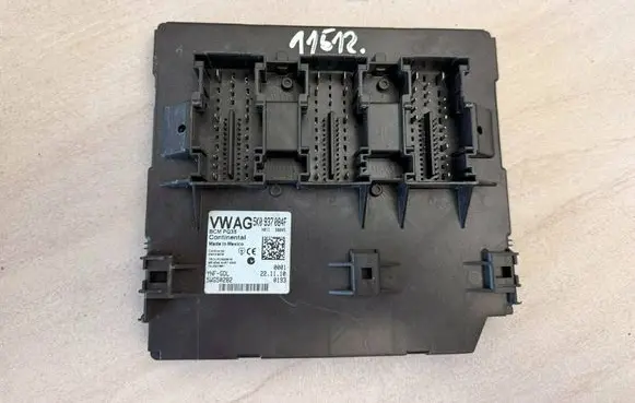 Volkswagen Jetta VI Comfort/convenience module 5K0937084F