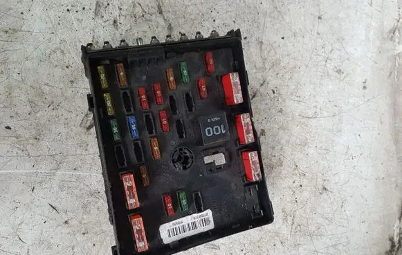 Volkswagen PASSAT B6 Fuse module 07358276