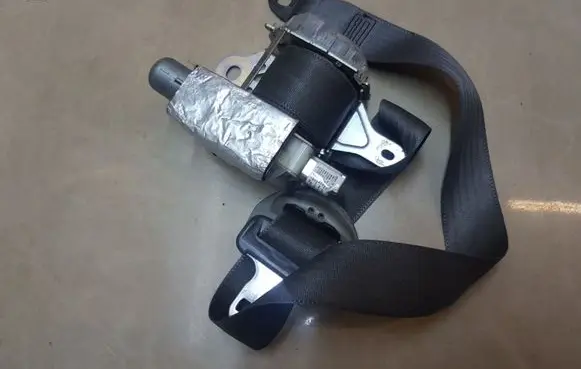 Toyota Prius (XW20) Front seatbelt 7L7240P 008962