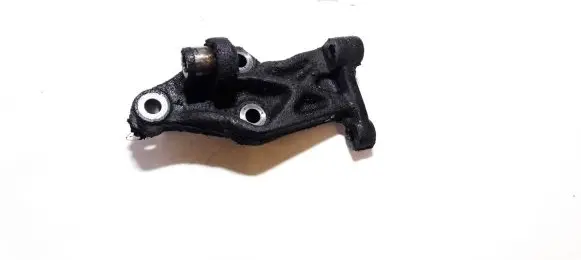 Mazda 323 Engine mounting bracket