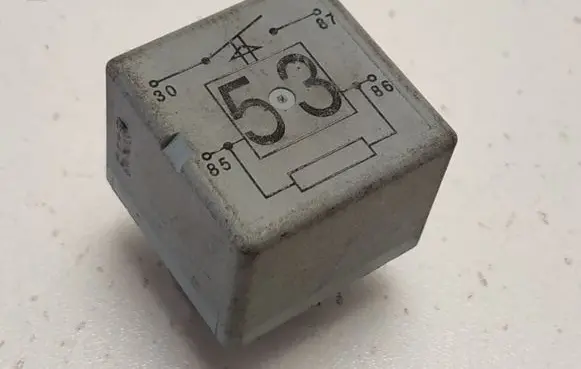 Volkswagen PASSAT B5.5 Other relay 141951253B