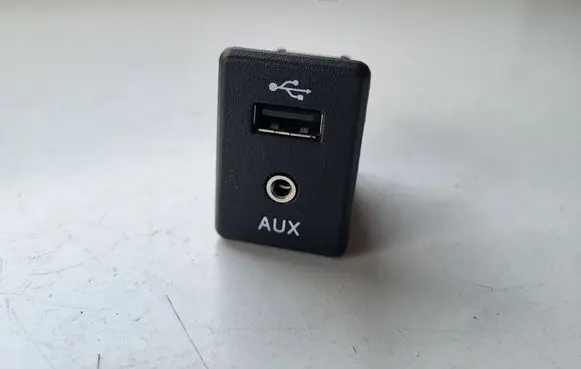 Nissan Qashqai USB socket connector 